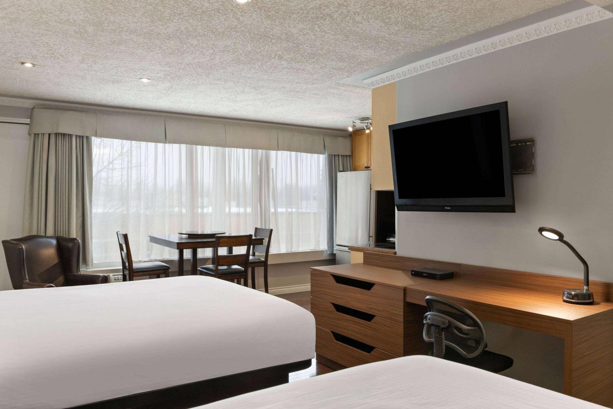 Baymont By Wyndham Edson Hotel Exterior photo
