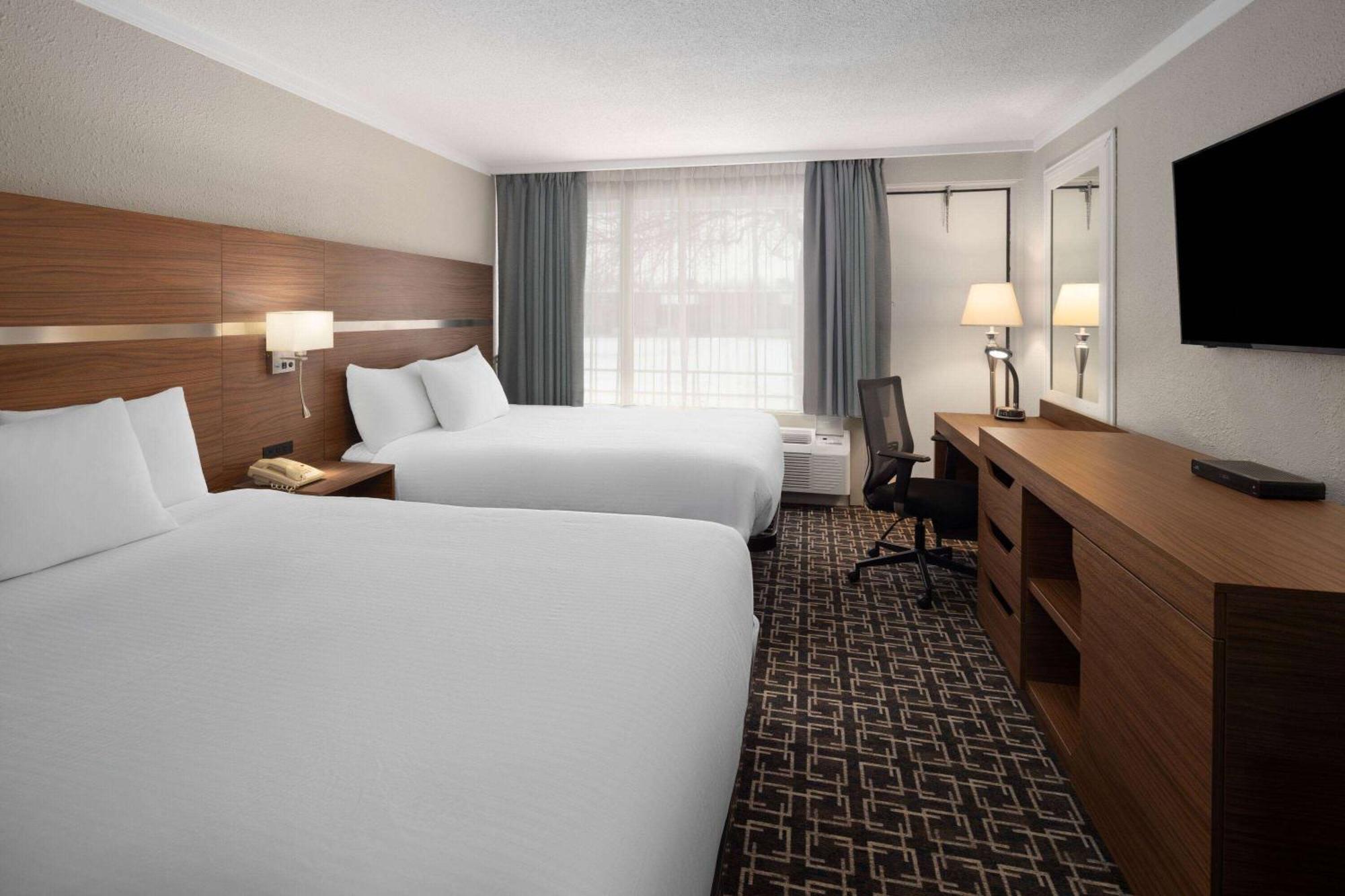 Baymont By Wyndham Edson Hotel Exterior photo